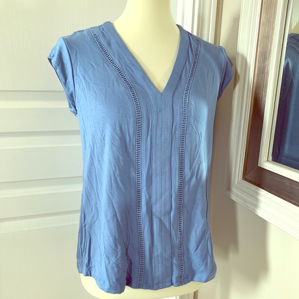 Blue sleeveless v neck top